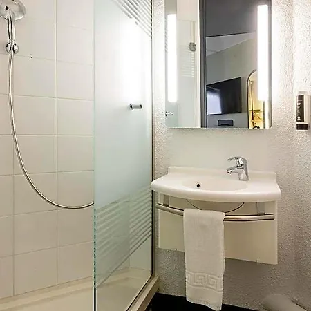 Otel Cite De L'espace Gonord