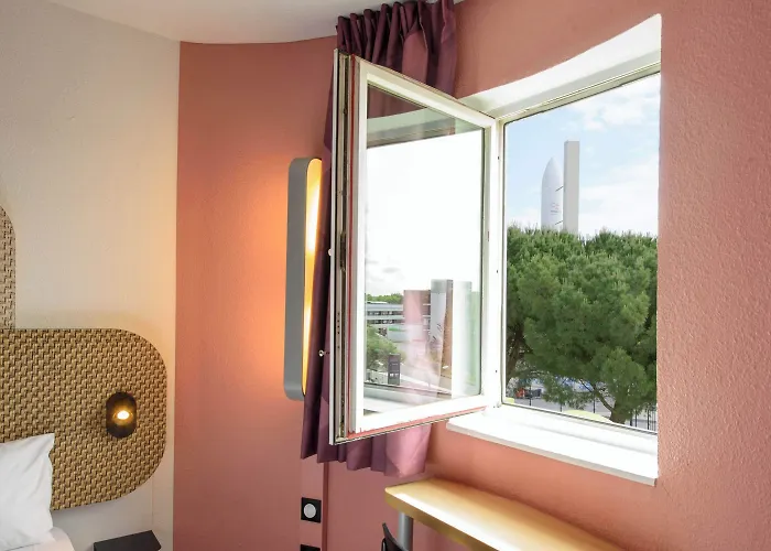 Cite De L'espace Gonord 酒店 3*